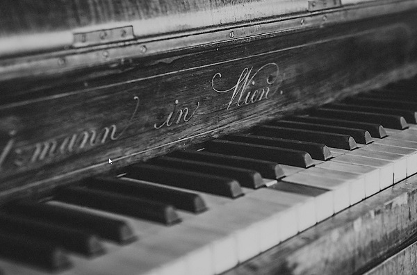 9 Tips How to Write Songs on the Piano