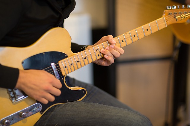 5 Tips to Turn a Guitar Riff Into a Song
